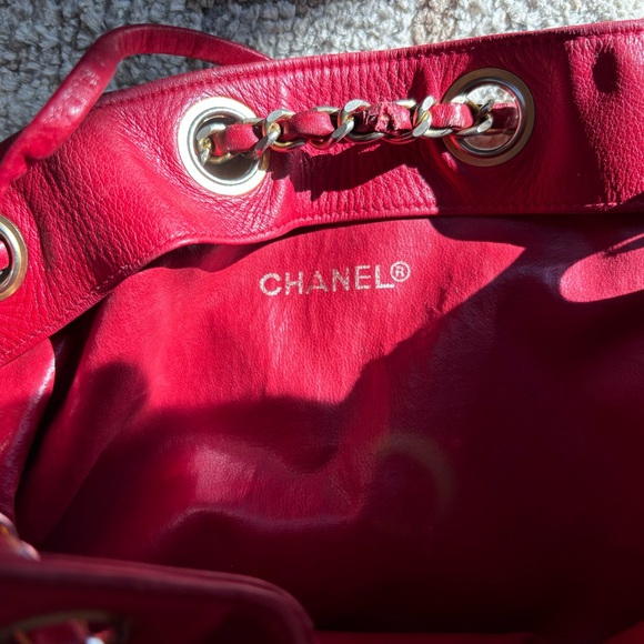 Authentic CHANEL red lambskin bucket with pouch - Picture 6 of 14